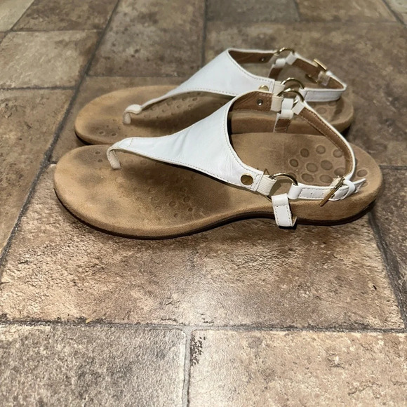 Vionic Size  6 - Picture 3 of 7